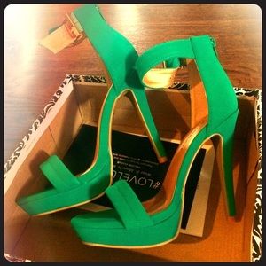 Never worn emerald heels size 8